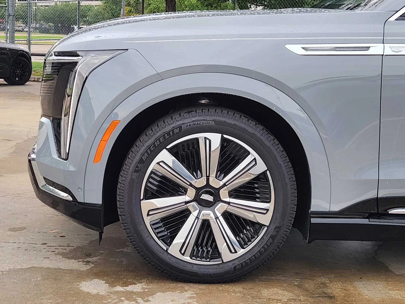 New 2026 Luna Metallic Cadillac Premium Luxury image 5