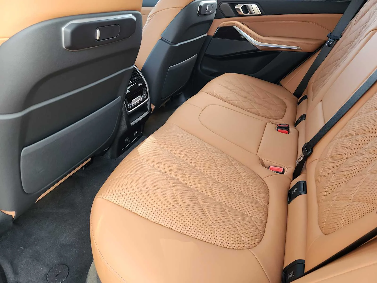 New 2026 Skyscraper Grey Metallic BMW xDrive50e image 7