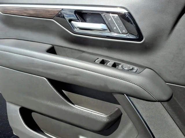 Used 2025 Black Chevrolet LT image 10