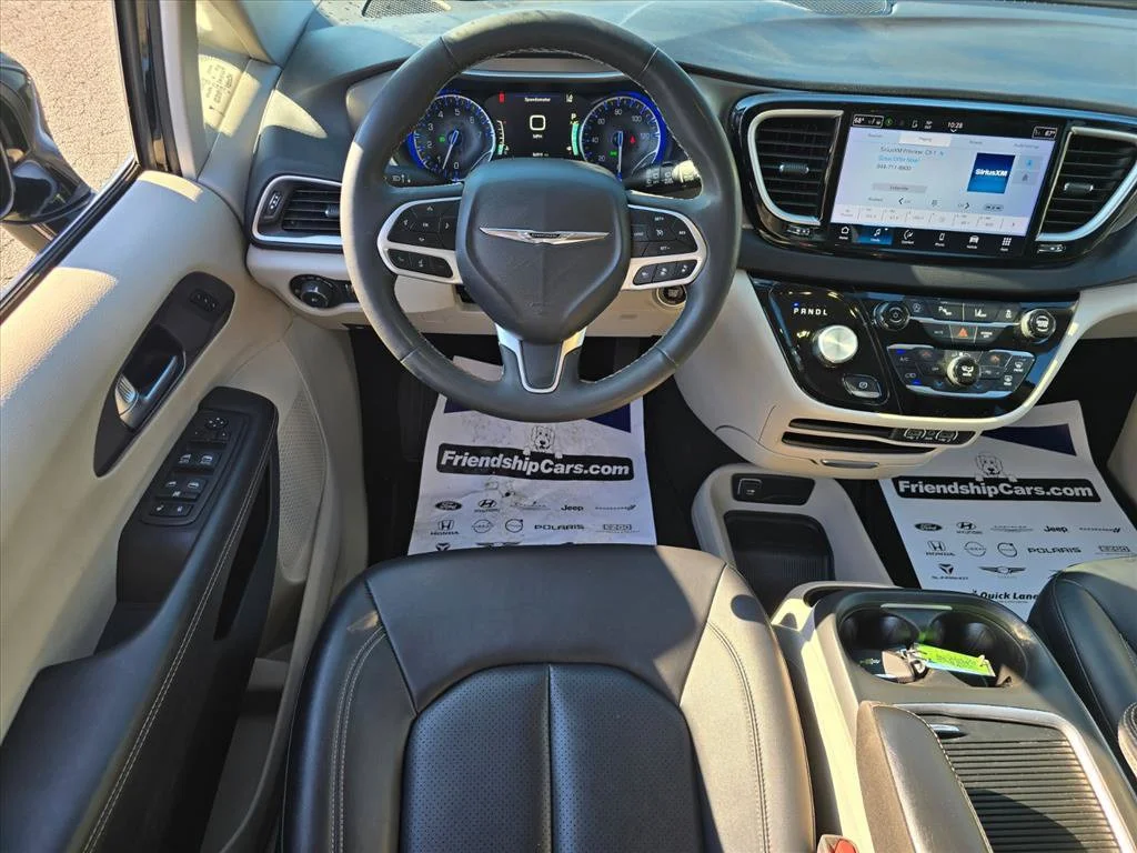 Used 2024 Black Chrysler Touring L image 3