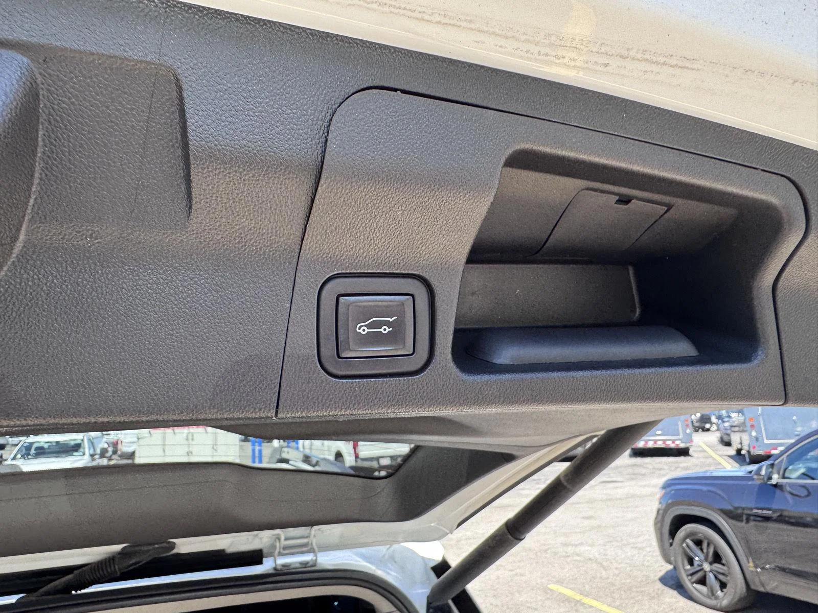 Used 2022 Summit White GMC SLE image 8