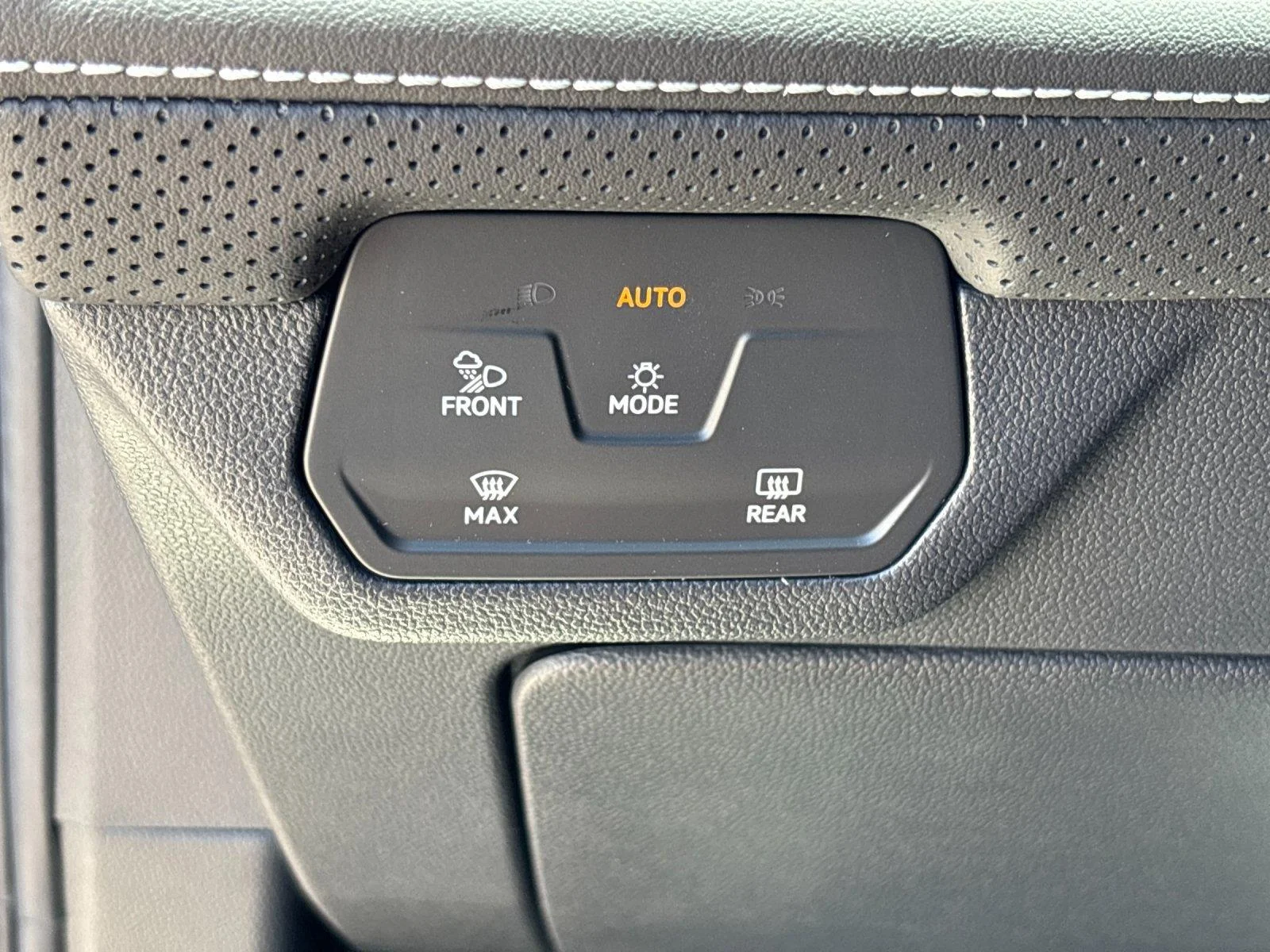 New 2026 pure gray Volkswagen 2.0T SE w/Technology image 17