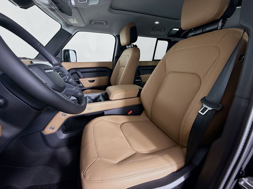 New 2026 Santorini Black Land Rover X-Dynamic SE image 5