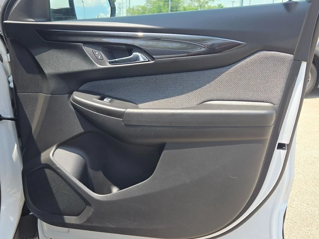 Used 2025 White Chevrolet LT image 8
