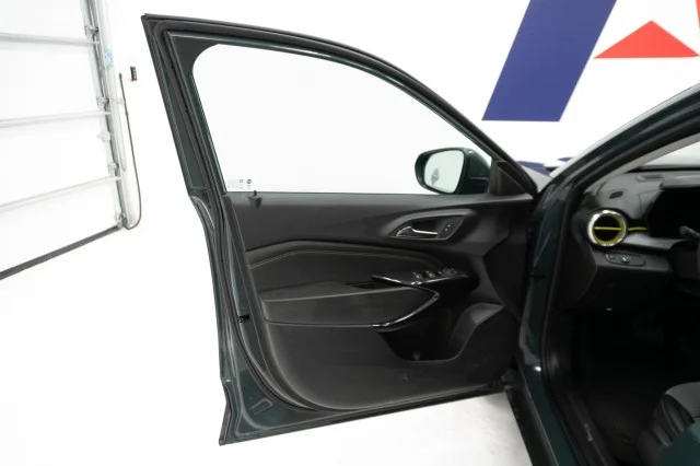 Used 2025 Cypress Gray Chevrolet LT image 18