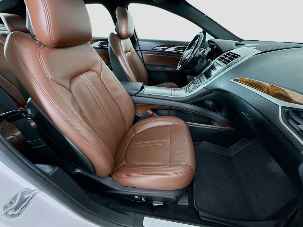 Used 2017 White Lincoln Reserve image 29