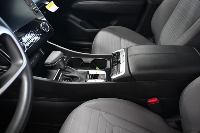 Used 2023 White Hyundai SEL image 21