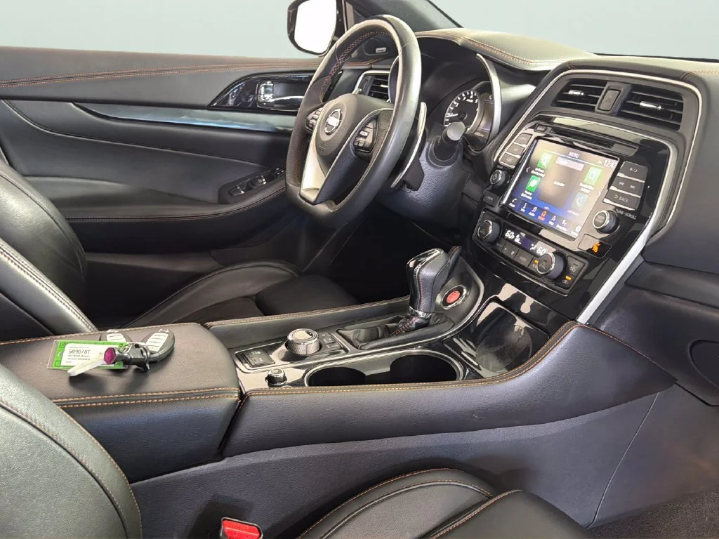 Used 2022 Black Nissan SR Xtronic CVT image 35