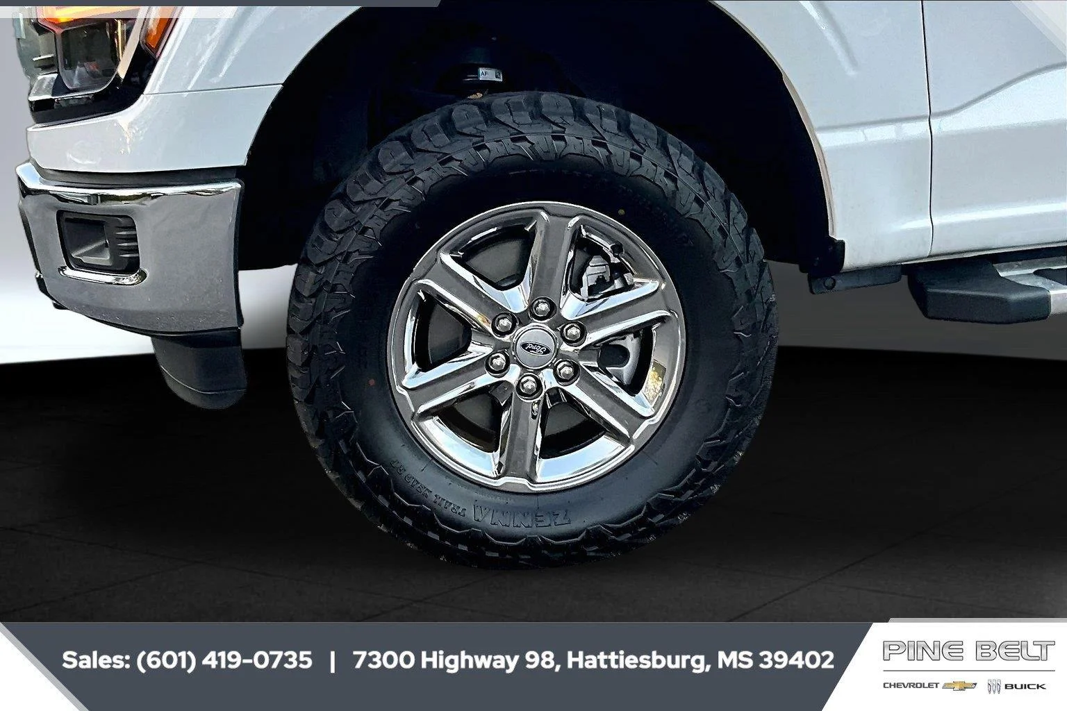 Used 2025 Oxford White Ford XLT image 8