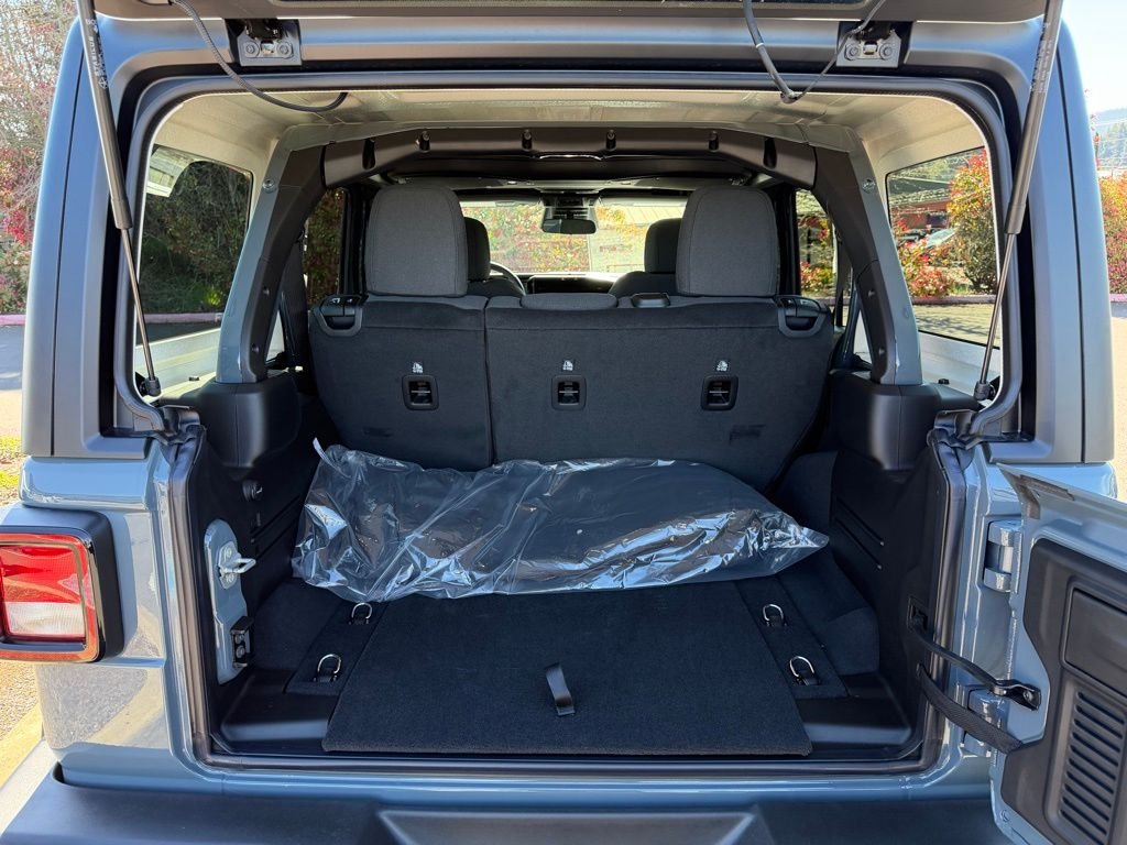 New 2026 Anvil Clear-Coat Exterior Paint Jeep Sport S image 10