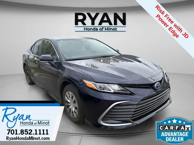 2022 Toyota Camry LE Hybrid's photo