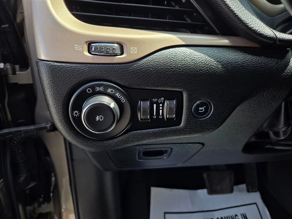 Used 2018 Beige Jeep Limited image 13