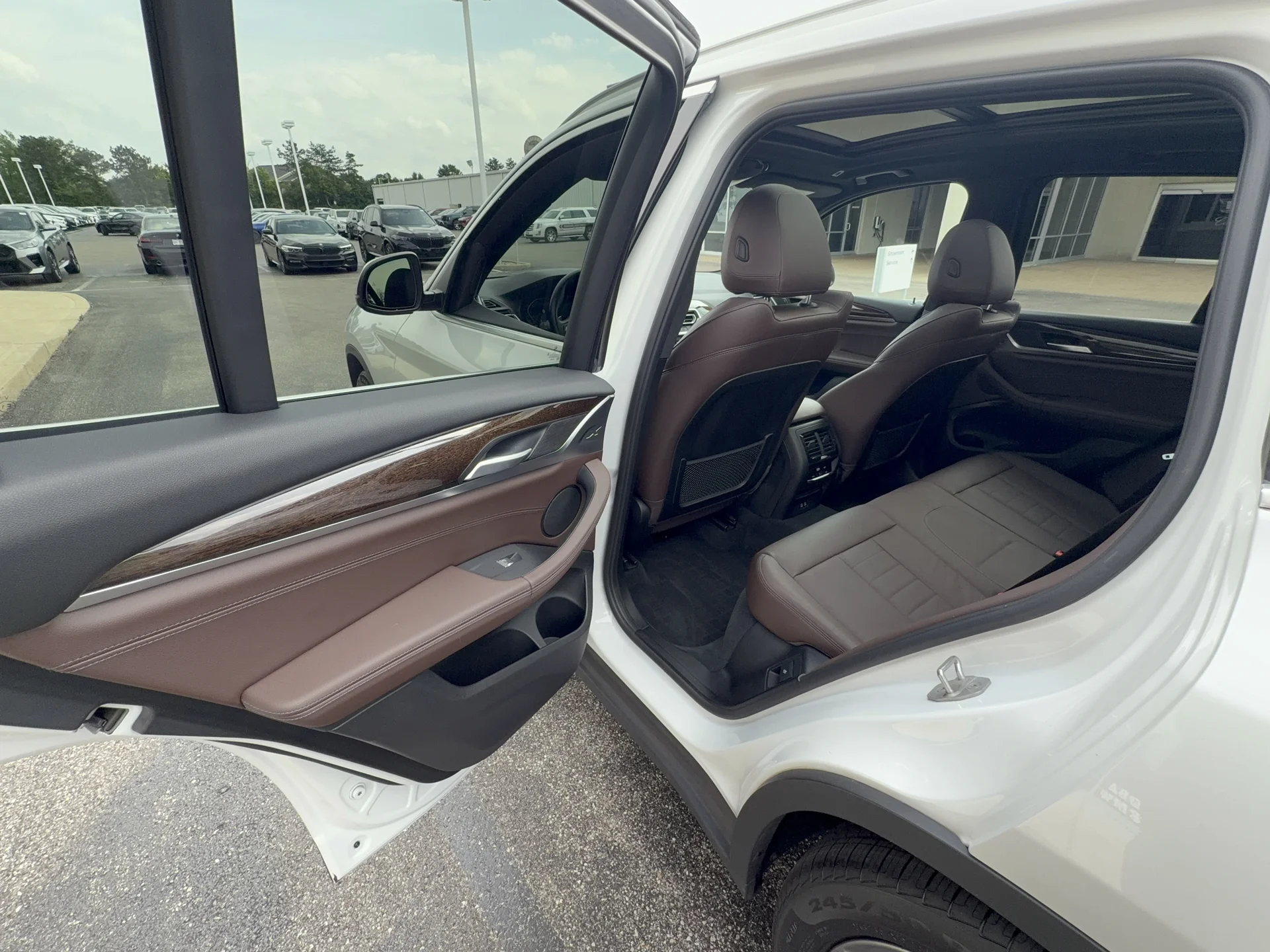 Used 2022 MINERAL WHITE BMW xDrive30i image 23