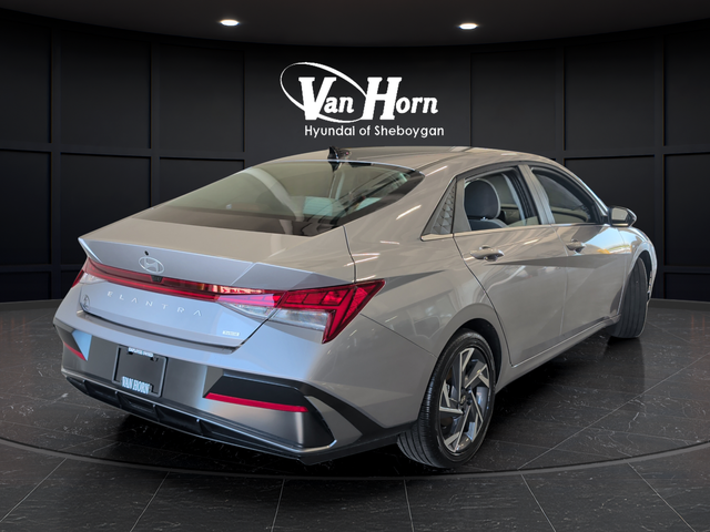 Certified Used 2025 Fluid Metal Hyundai Limited image 7
