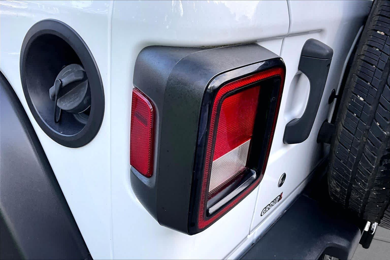 Used 2019 Bright White Clearcoat Jeep Sport Altitude image 26