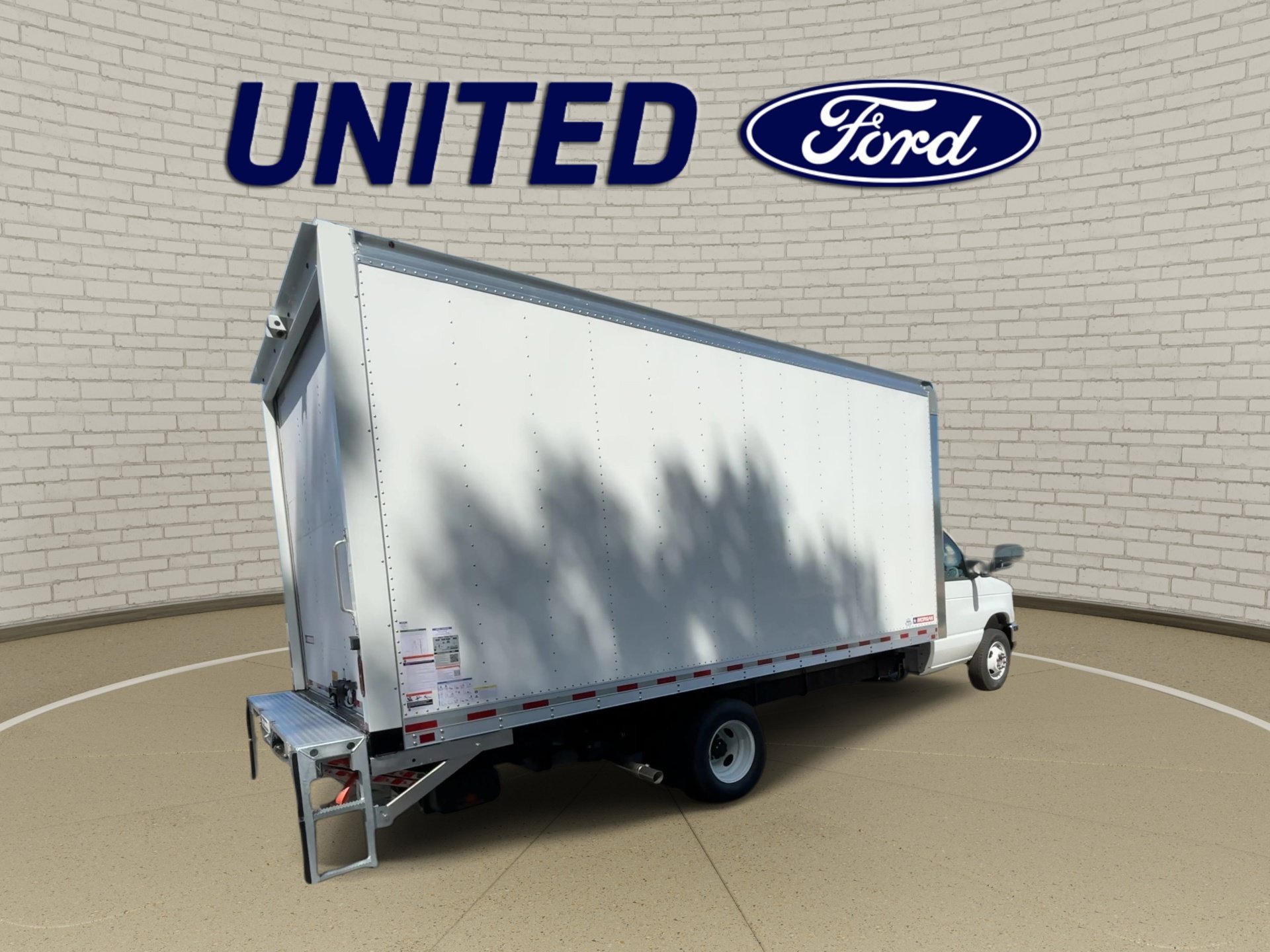 New 2027 Oxford White Ford E-450 DRW image 2