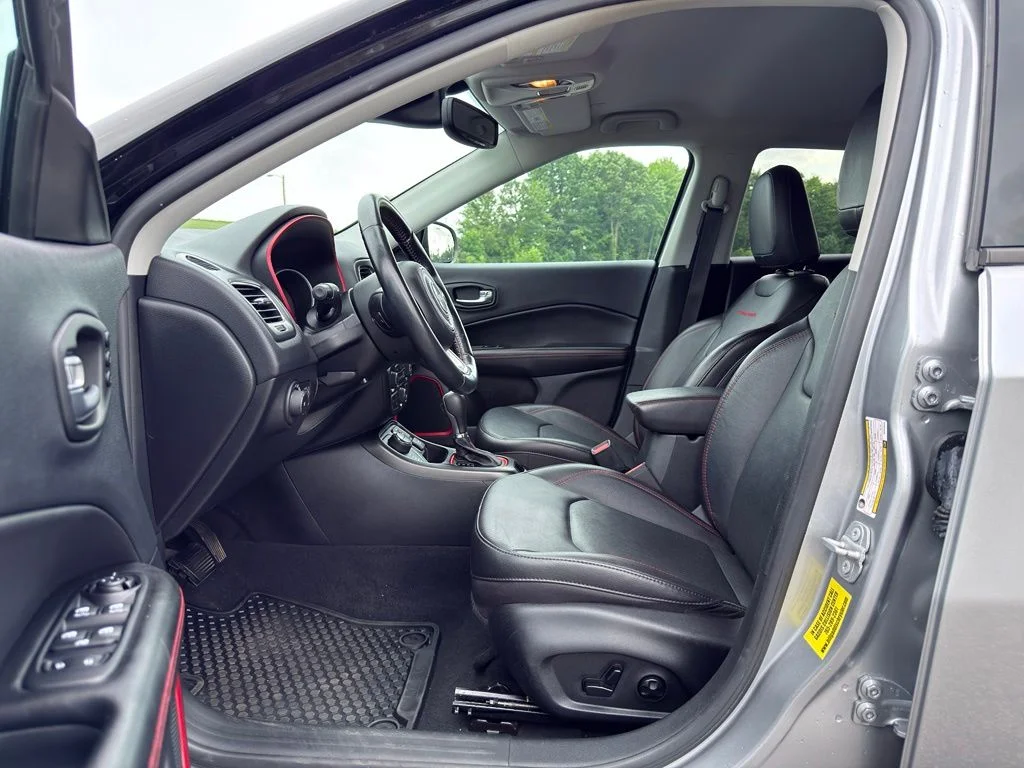 Used 2021 Silver Jeep Trailhawk image 18