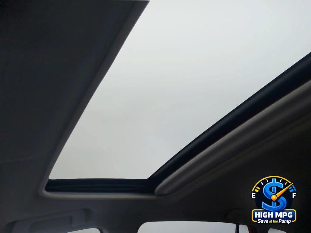 Used 2014 Red Toyota XLE image 30