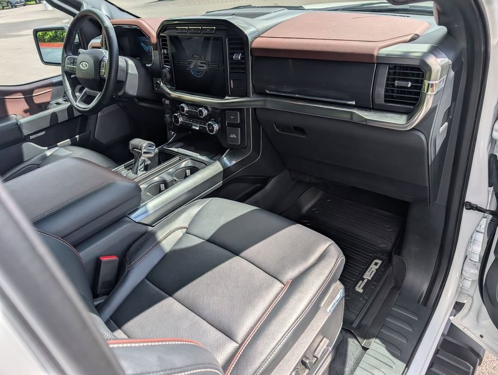 Used 2023  Ford Lariat image 23