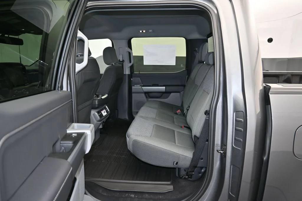 New 2026 Carbonized Gray Metallic Ford XLT image 13
