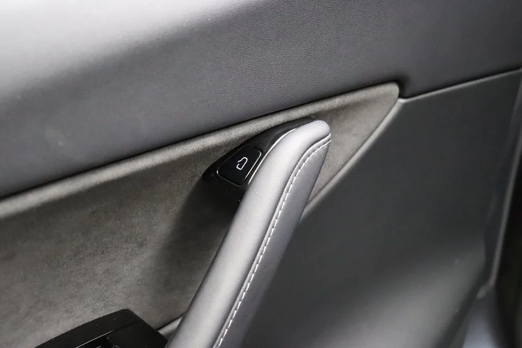 Used 2020 Solid Black Tesla Long Range image 29