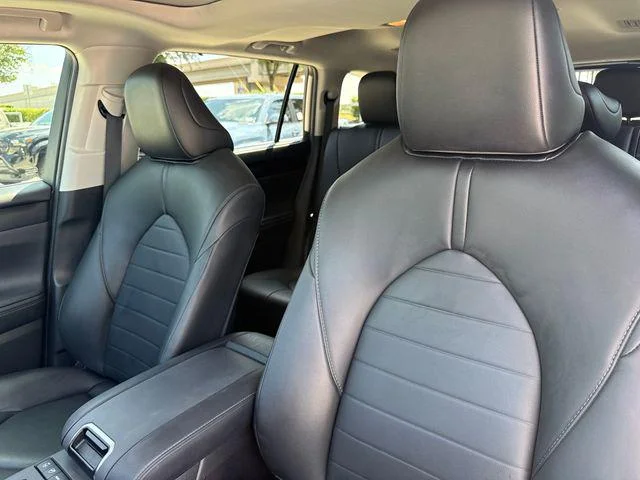 Certified Used 2020 CELESTIAL SILVER METALLIC Toyota XLE image 11
