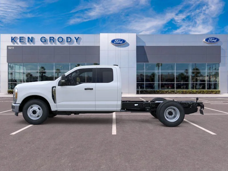 New 2026 White Ford XL image 5