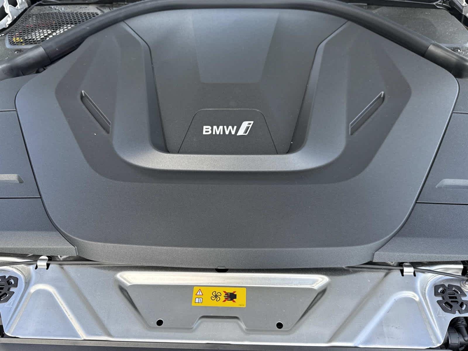 New 2026 Mineral White Metallic BMW xDrive40 image 13