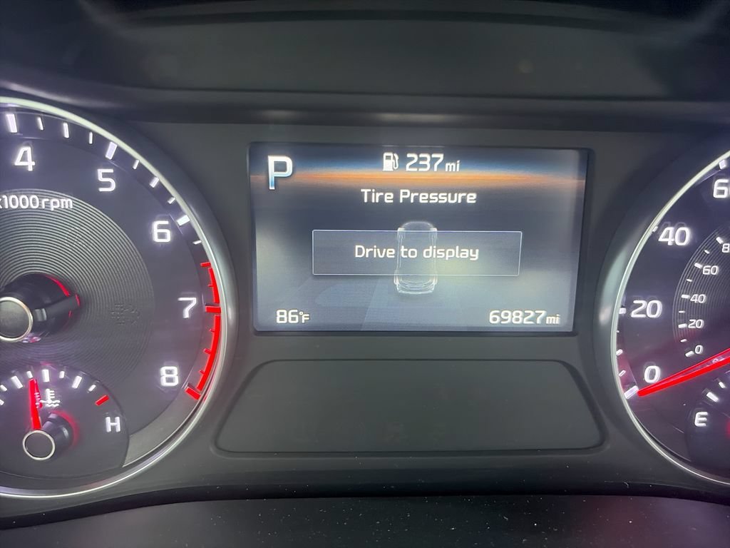 Used 2024 White Kia LXS image 12