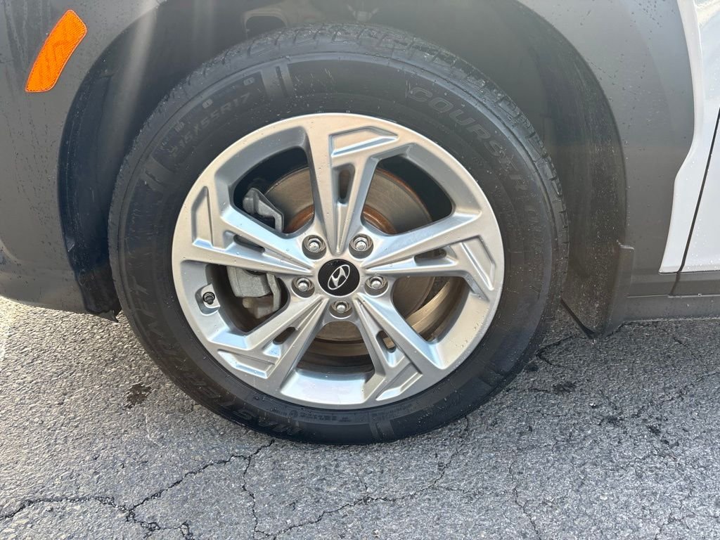 Used 2022 Silver Hyundai SEL image 11