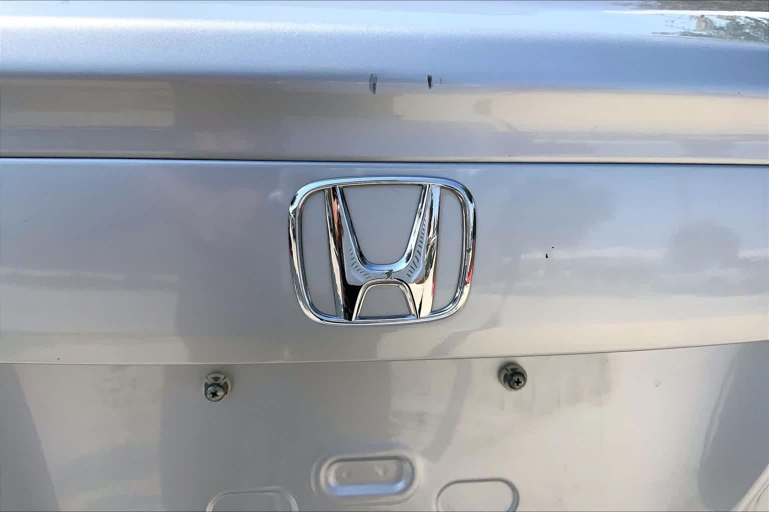 Used 2012 Alabaster Silver Metallic Honda LX image 31