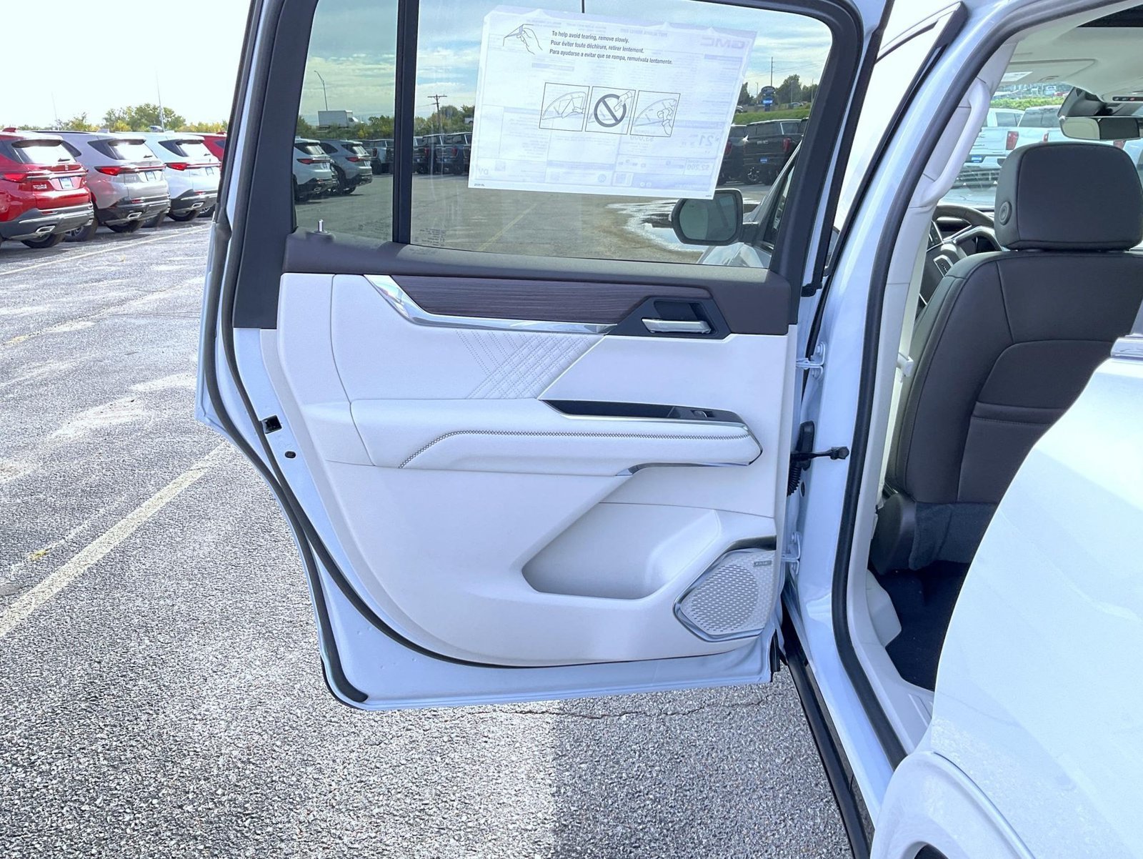 2027 GMC Acadia Denali - Photo 21