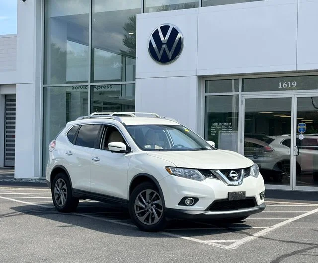 Used 2016 White Nissan SL image 1