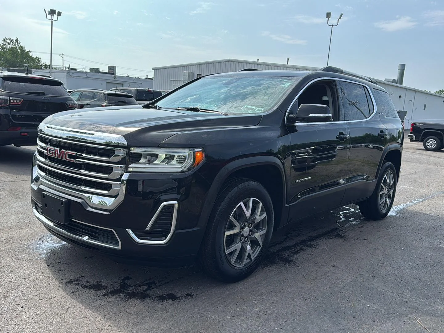 Used 2023 Ebony Twilight Metallic GMC SLE image 7