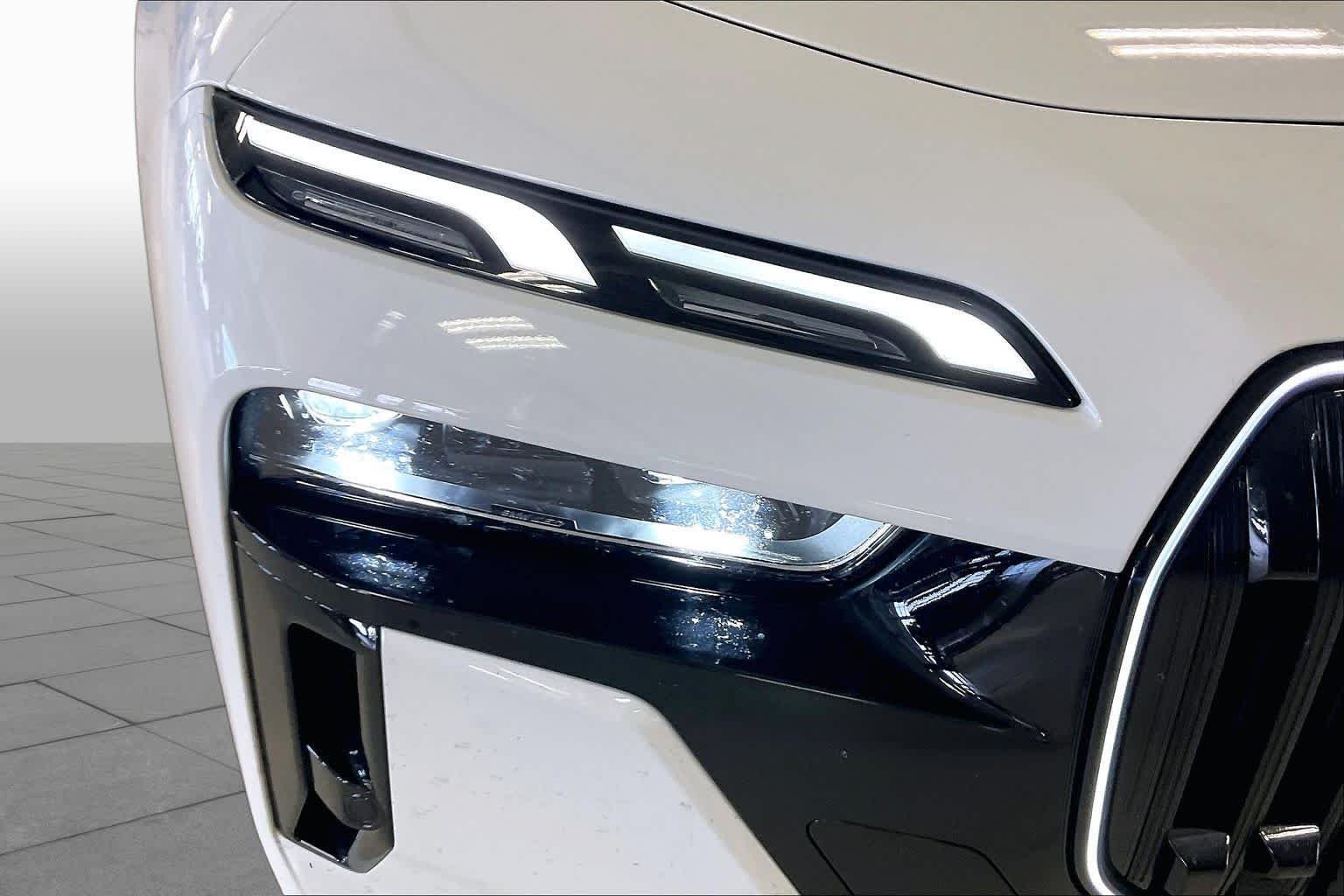 Used 2026 Alpine White BMW 740i image 25