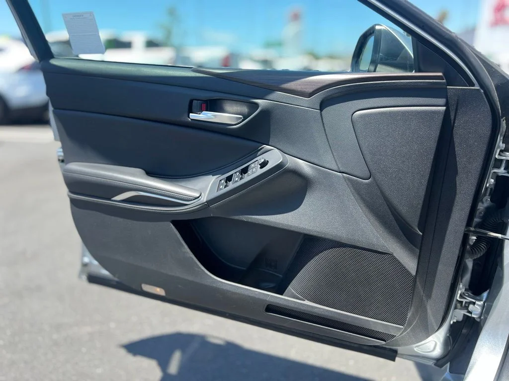 Used 2020 Silver Toyota XLE Plus image 21