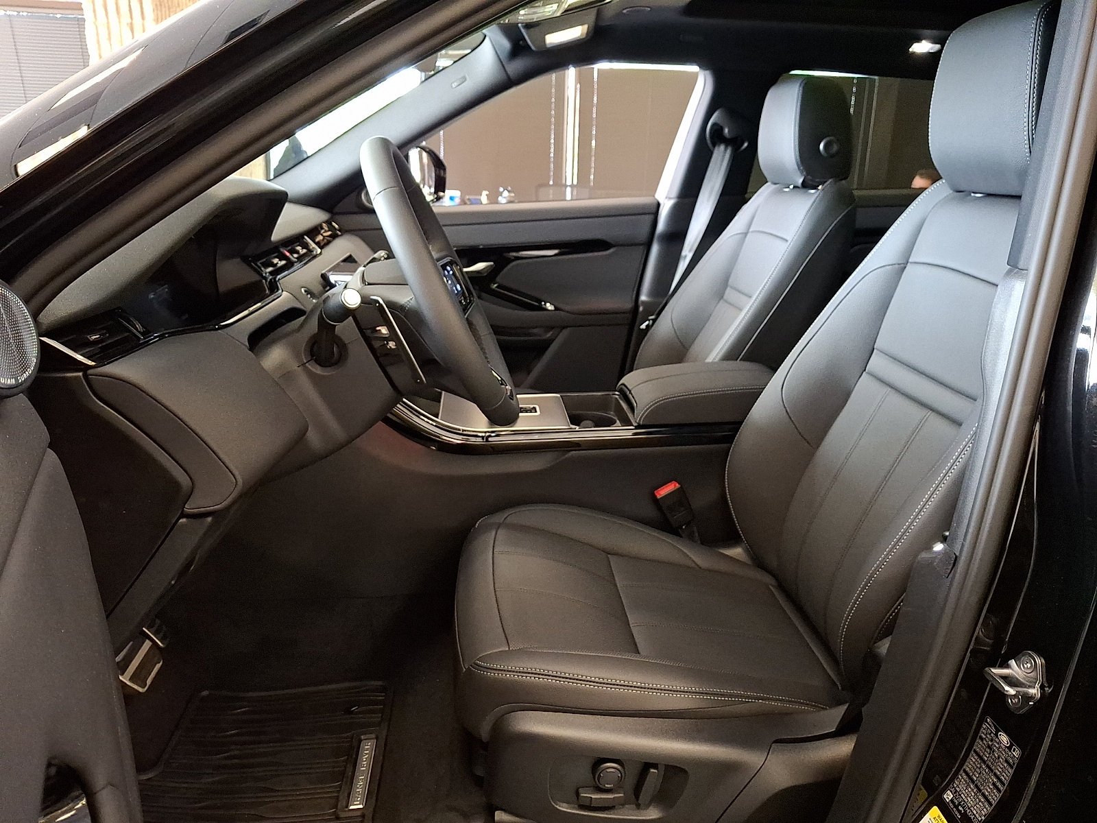 New 2026 Santorini Black Land Rover Hoxton Edition image 8