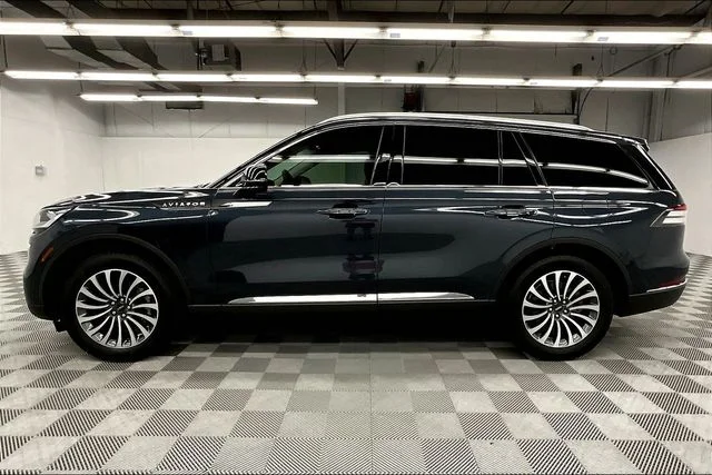 Used 2024 Flight Blue Metallic Clearcoat Lincoln Reserve image 13