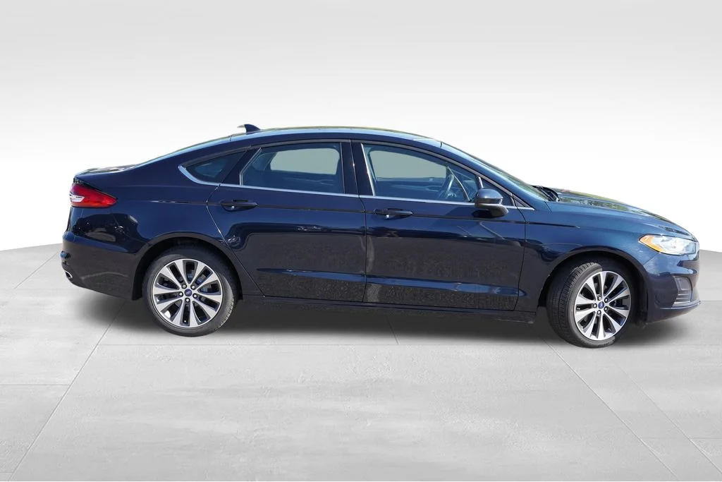 Used 2020 Blue Ford SE image 3