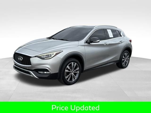 2017 INFINITI QX30 Premium AWD's photo
