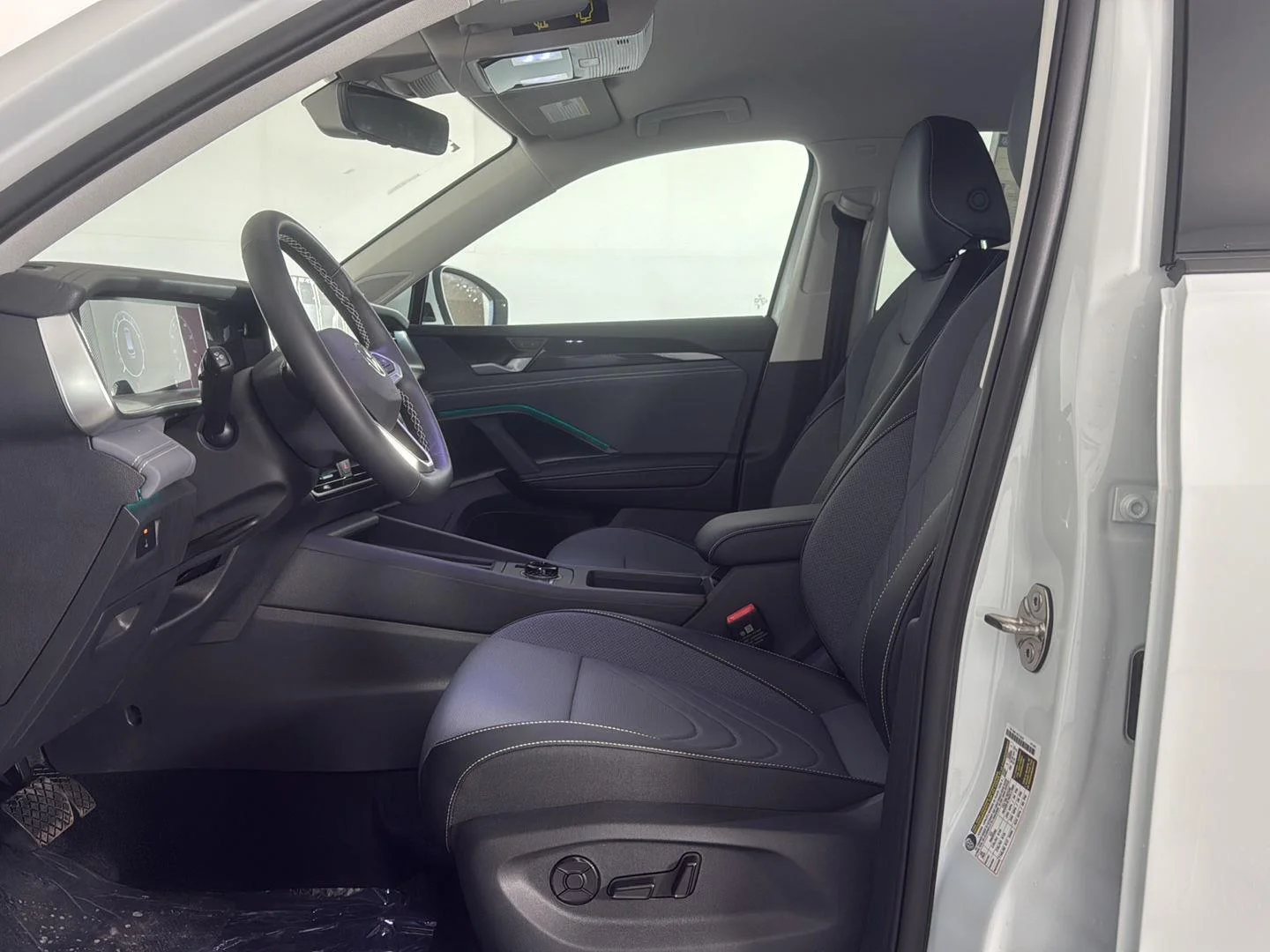 New 2026 pure white Volkswagen SE image 3