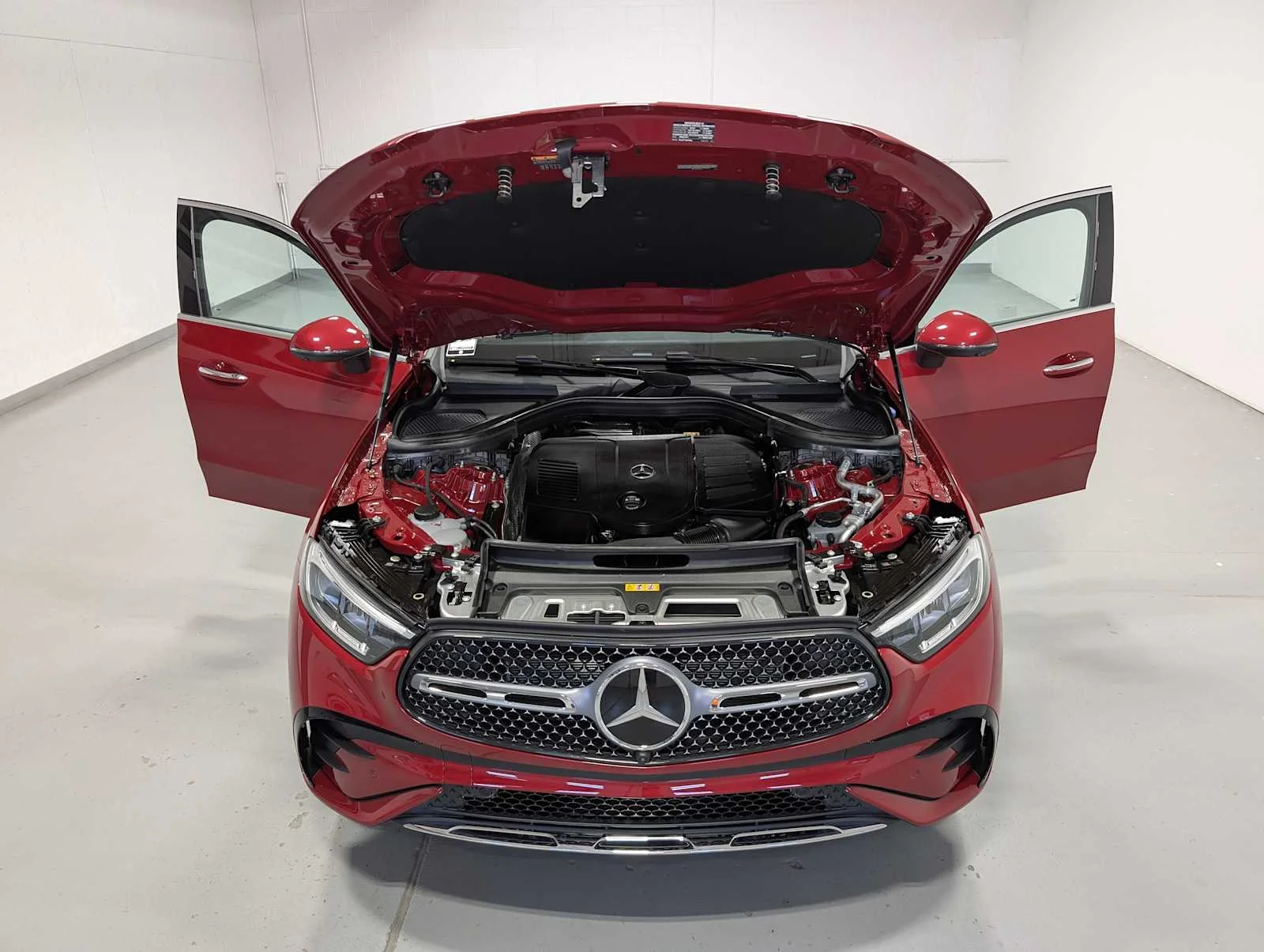 New 2026 MANUFAKTUR Patagonia Red Metallic Mercedes-Benz GLC 300 image 11