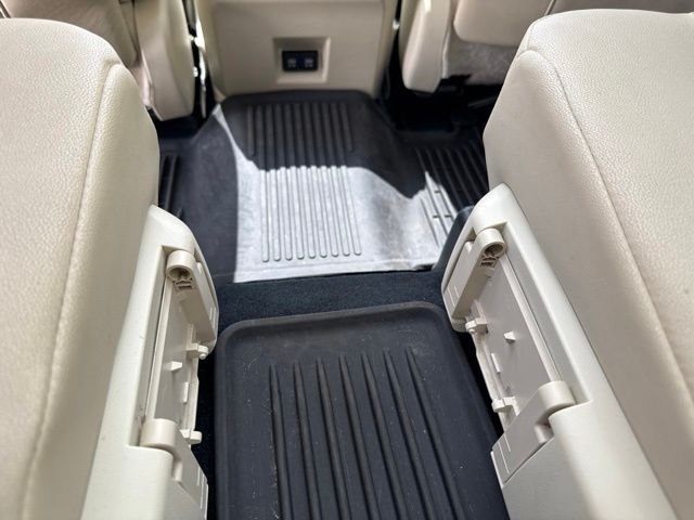 Used 2023 White Lexus 460 image 10