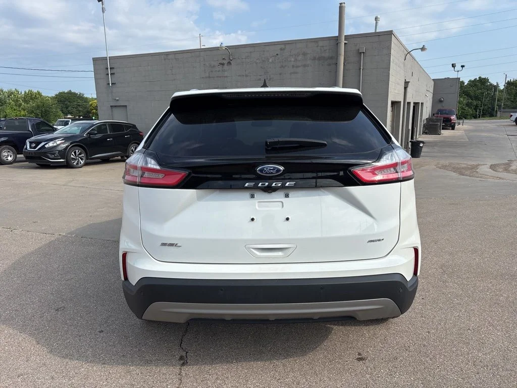 Used 2023 White Metallic Ford SEL image 6