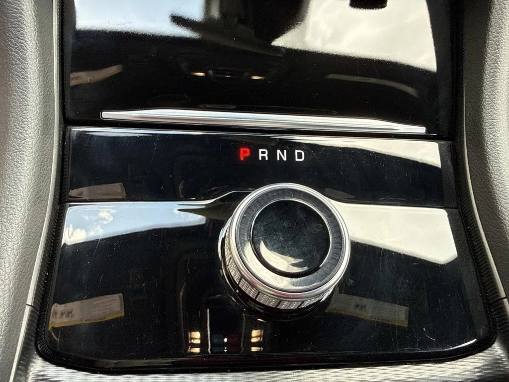 Used 2025 Silver Jeep Laredo image 32