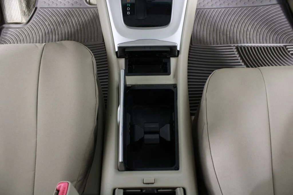 Used 2007 White Toyota V6 image 28