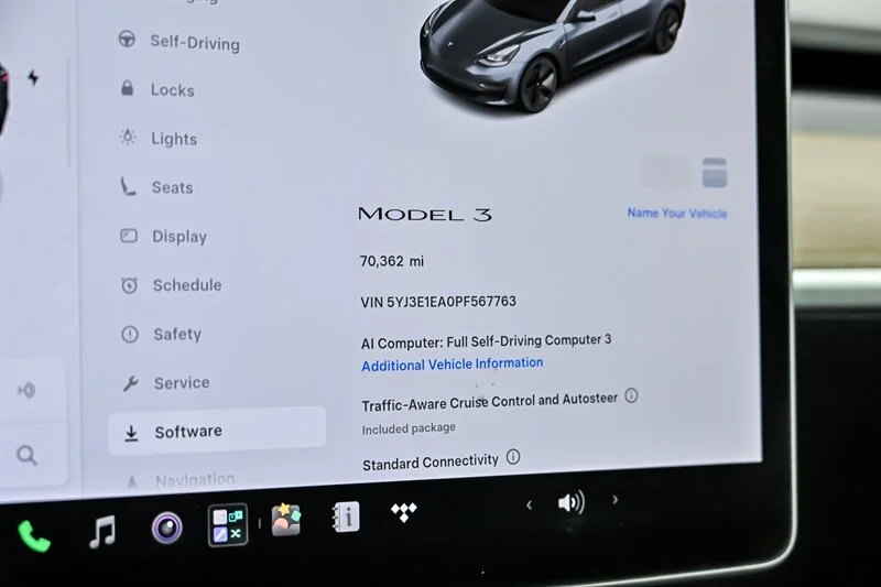 Used 2023 GRAY Tesla  image 30