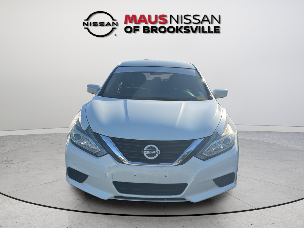Used 2017 White Nissan 2.5 S image 3