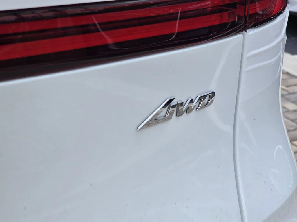 New 2026 White Genesis 2.5T image 7