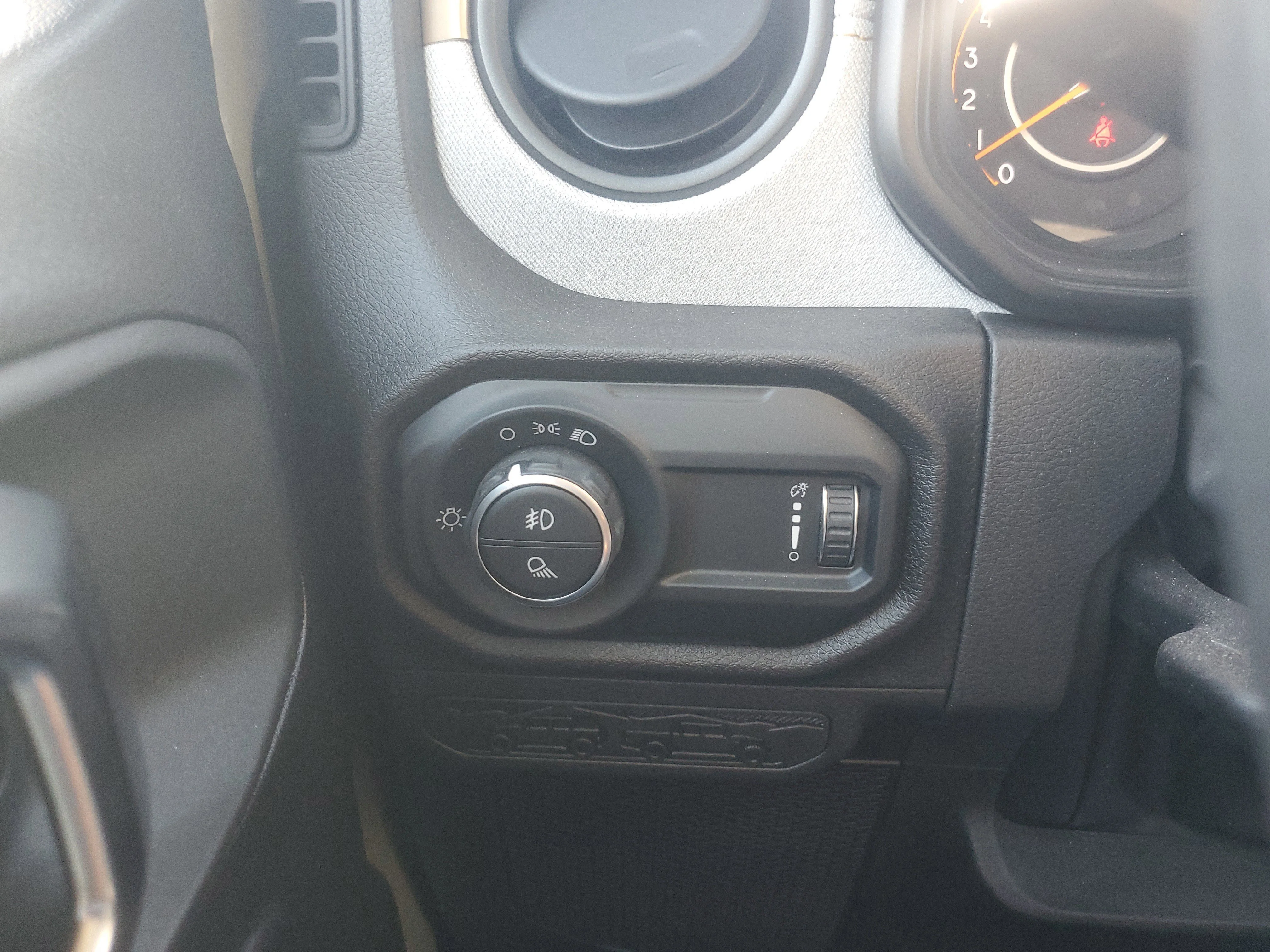 Used 2025 41 Jeep Sport image 42